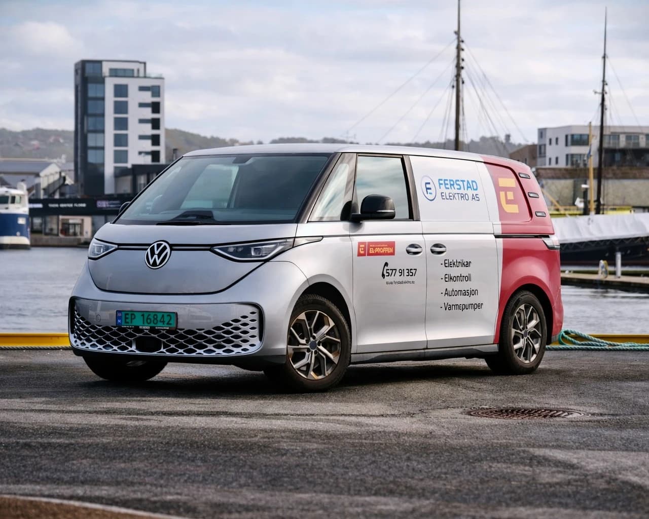Elbillading montert av Ferstad Elektro Florø — nettside av Avent Digital