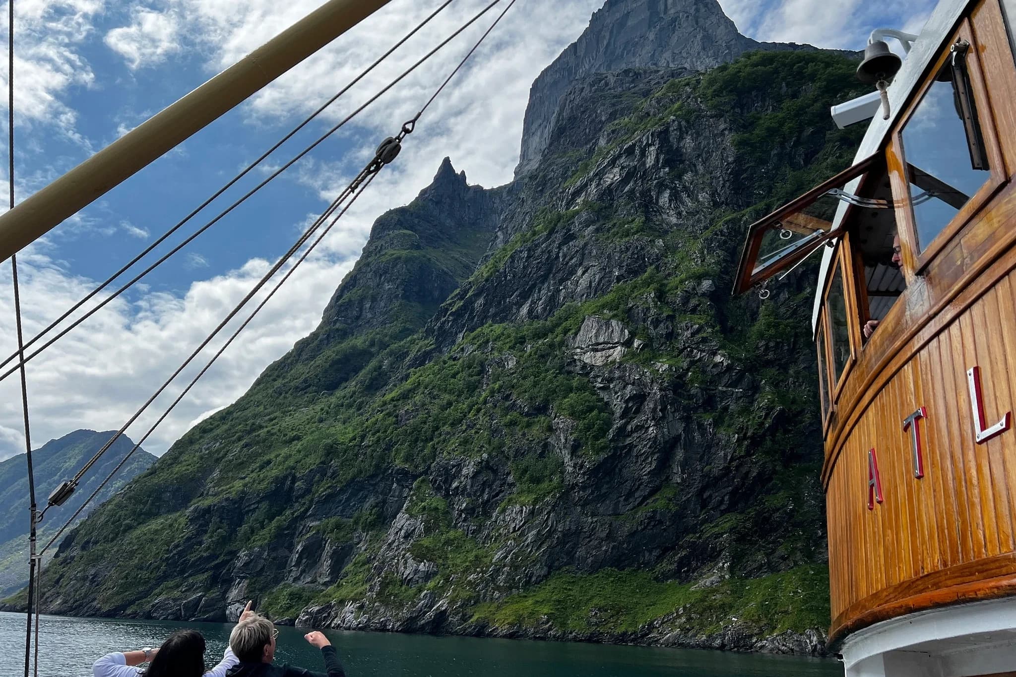 Case: nytt nettsted for Måløy Tours — Avent Digital