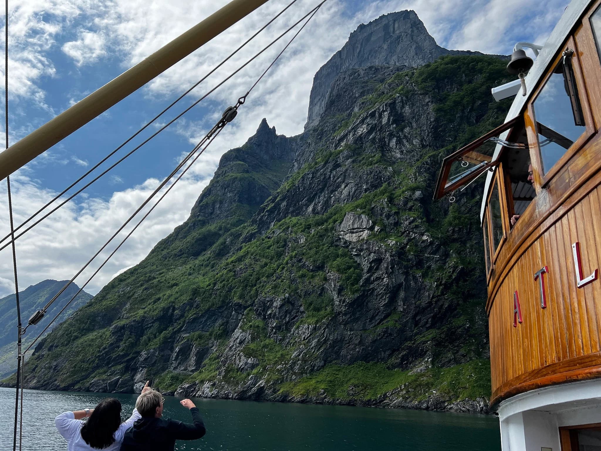 Case: nytt nettsted for Måløy Tours — Avent Digital