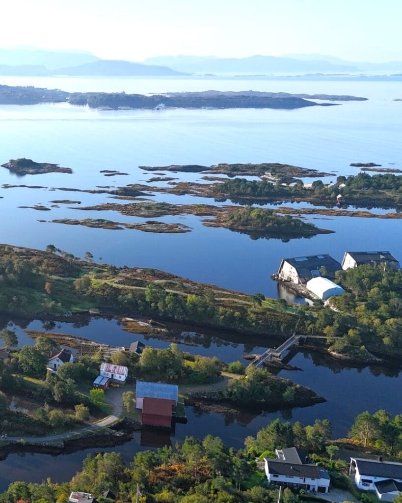 florø floro sør drone foto kystmuseet sørstrand brendøya sunnfjord vestland dronefilm dronefoto